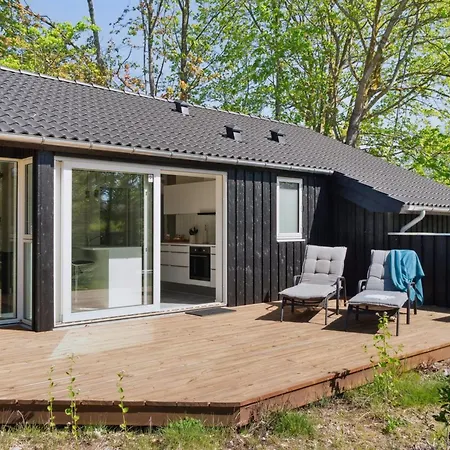 Thora - 800m From The Sea By Interhome